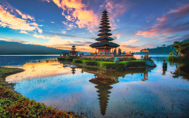 Indonesia active volcanoes